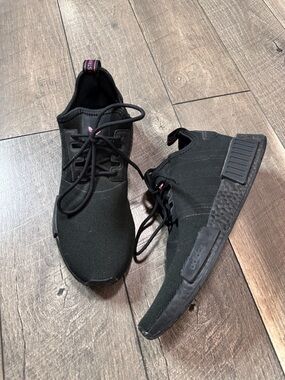 Adidas NMD_R1 Primeblue Sneakers
Black/Pink